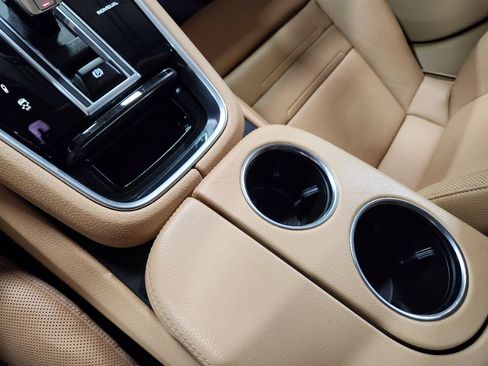 Used 2022 Porsche Panamera image 39
