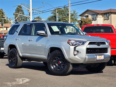 Certified 2018 Toyota 4Runner TRD Off-Road Premium image 2