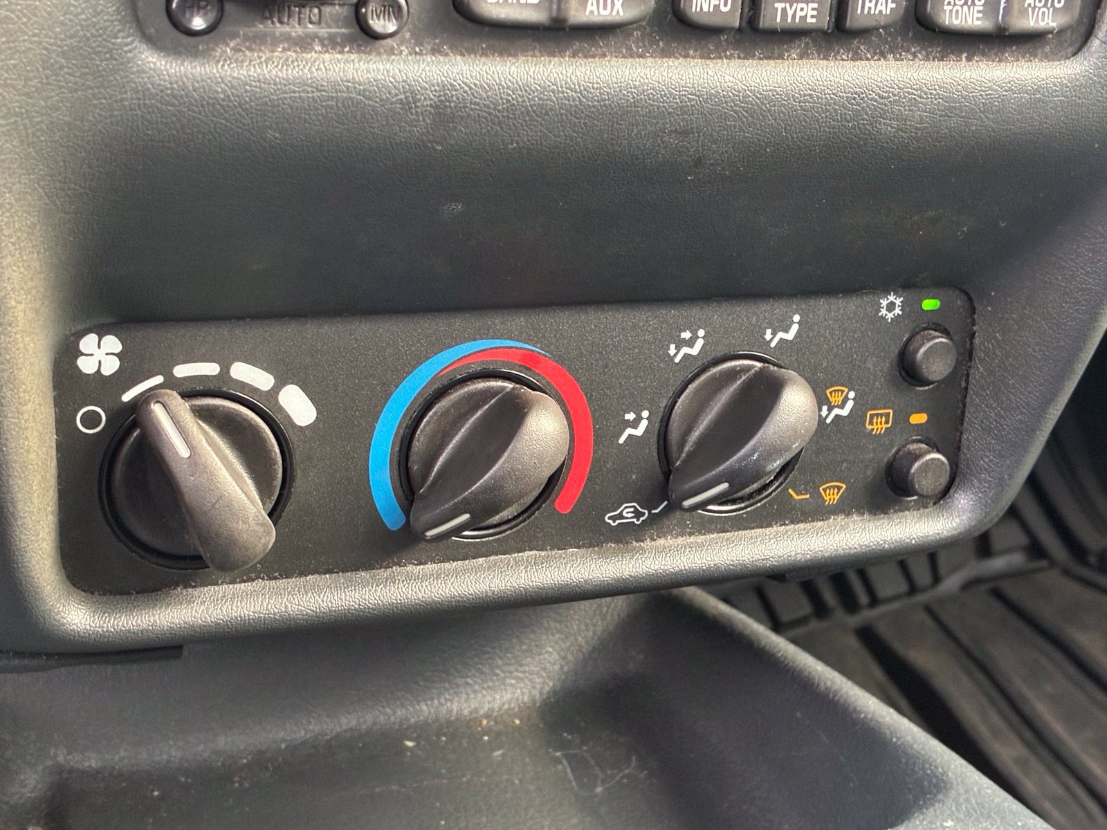 Used 2003 Chevrolet Cavalier LS FWD image 5