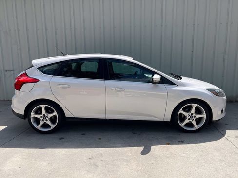 Used 2013 Ford Focus Titanium w/ Titanium Handling Pkg FWD image 2
