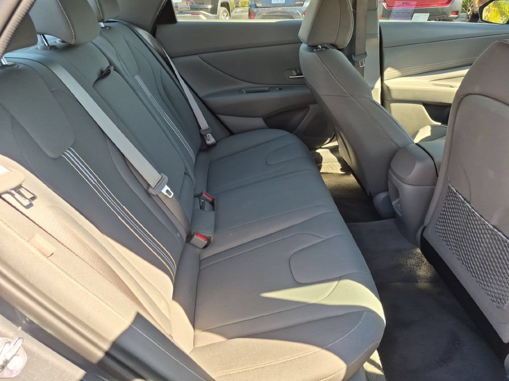 Used 2025 Hyundai Elantra SEL FWD image 30