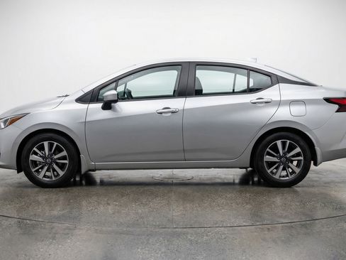 Used 2025 Nissan Versa SV image 5