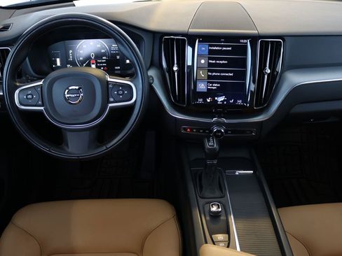 Used 2018 Volvo XC60 T6 Momentum w/ Vision Package image 21