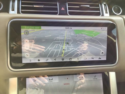 Used 2018 Land Rover Range Rover HSE image 40