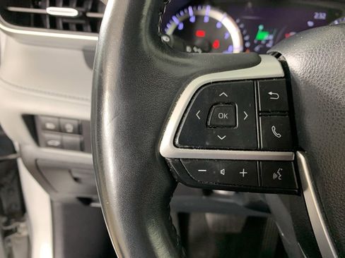Used 2023 Toyota Highlander LE AWD/4WD image 21