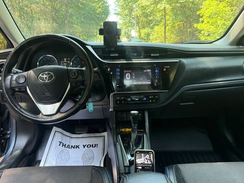 Used 2017 Toyota Corolla SE w/ Carpet Mat Package (TMS) FWD image 9