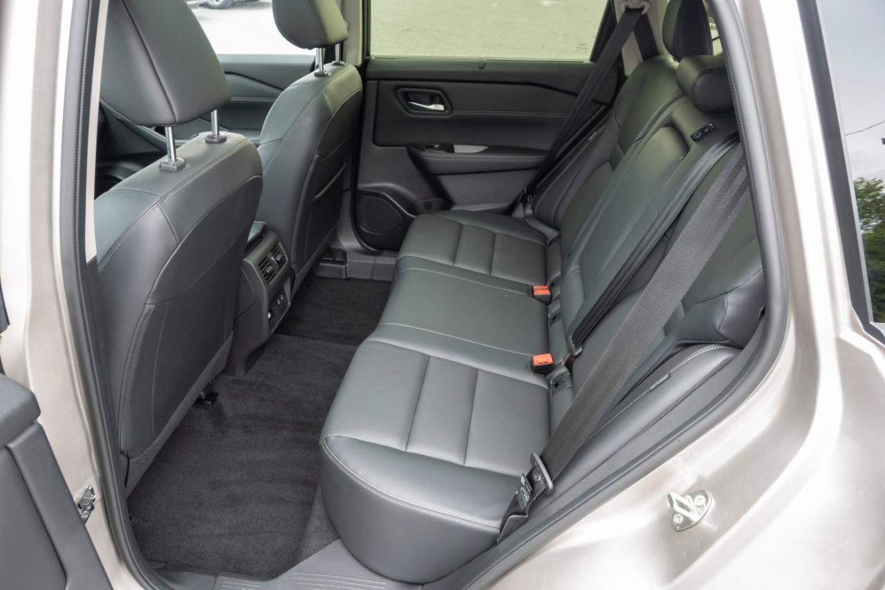 Used 2025 Nissan Rogue SL w/ SL Premium Package AWD/4WD image 19