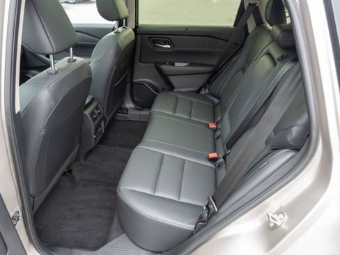 Used 2025 Nissan Rogue SL w/ SL Premium Package AWD/4WD image 19