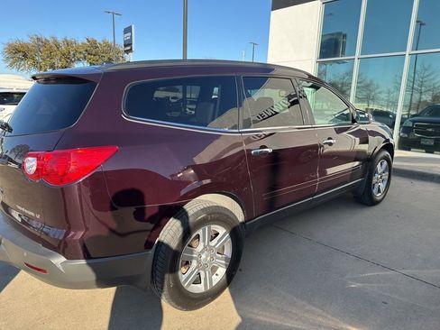 Used 2010 Chevrolet Traverse LT image 4