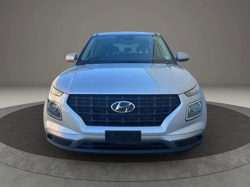Used 2022 Hyundai Venue SE image 2