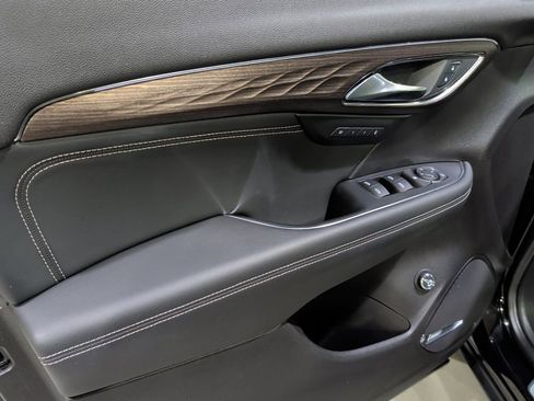 Certified 2022 Buick Envision Avenir w/ Technology Package II image 14