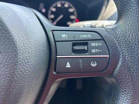 Used 2023 Honda HR-V LX image 17