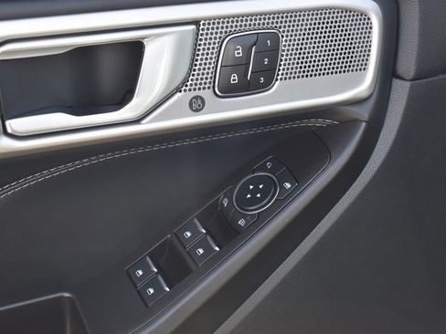 Used 2020 Ford Explorer Limited image 12