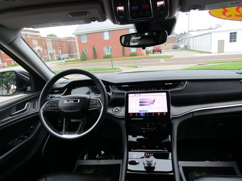 Used 2023 Jeep Grand Cherokee Limited w/ Trailer Tow Prep Group (B) image 19