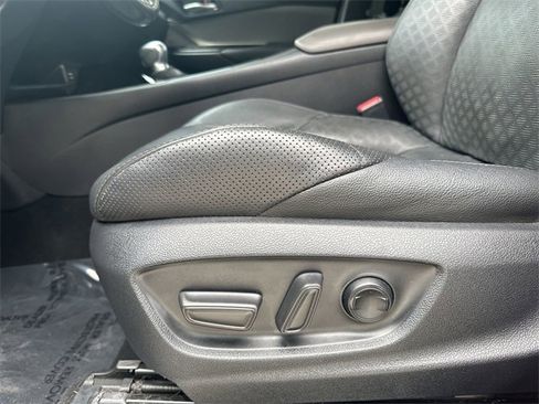 Used 2021 Toyota C-HR Limited image 14