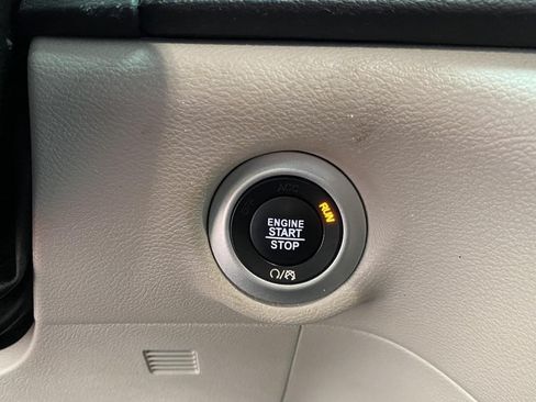 Used 2022 Chrysler Pacifica Touring-L FWD image 19