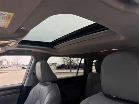 Used 2024 Toyota Highlander Limited image 24