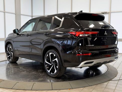 Used 2024 Mitsubishi Outlander SE image 6