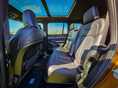 New 2026 Jeep Grand Cherokee Limited AWD/4WD image 35