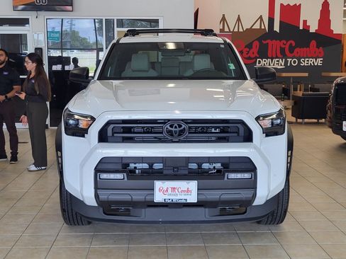Used 2025 Toyota 4Runner SR5 AWD/4WD image 7