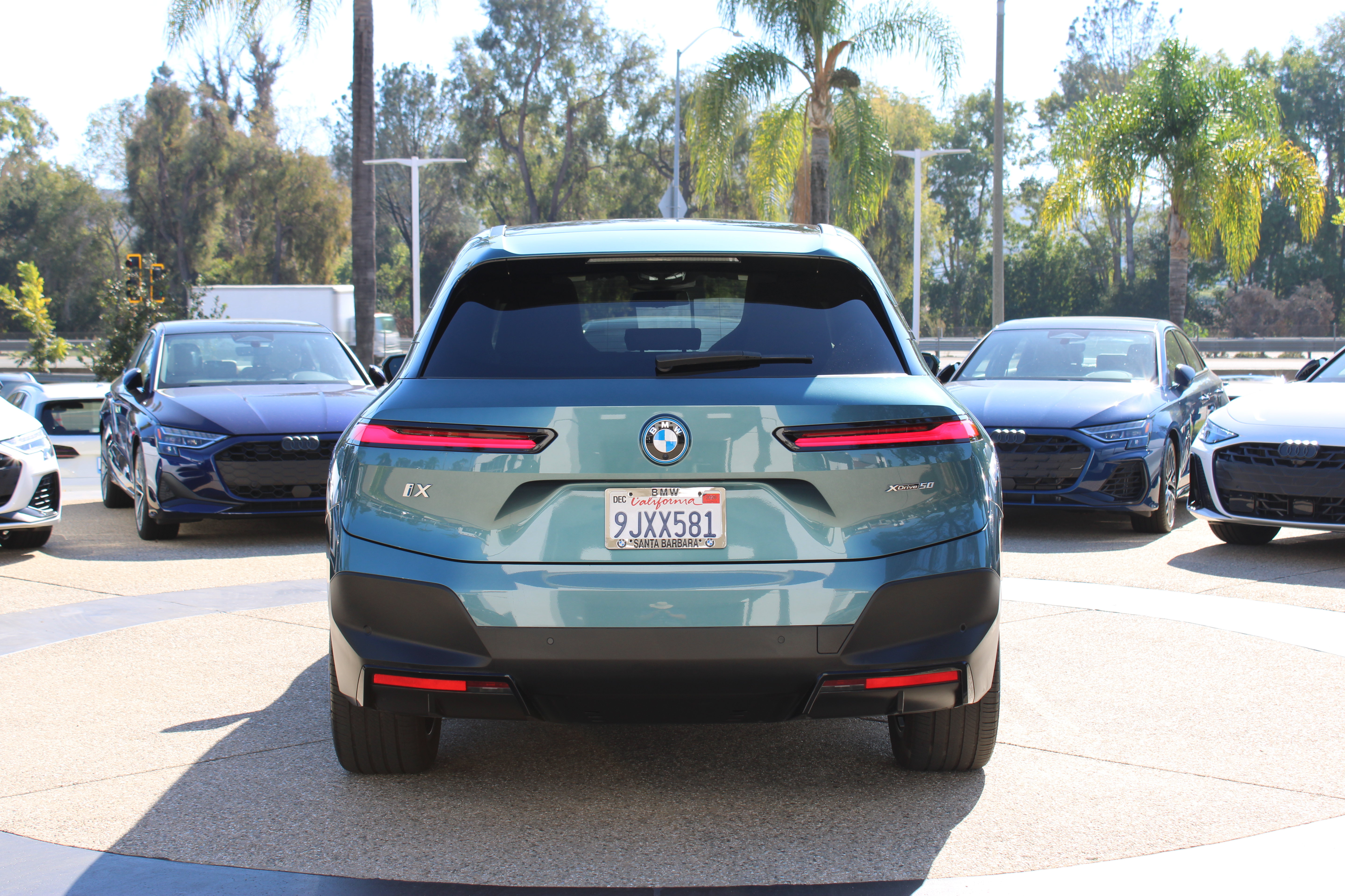 Used 2024 BMW iX xDrive50 AWD/4WD image 4