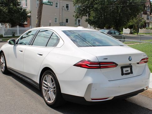 Used 2024 BMW 540i xDrive w/ Premium Package AWD/4WD image 7