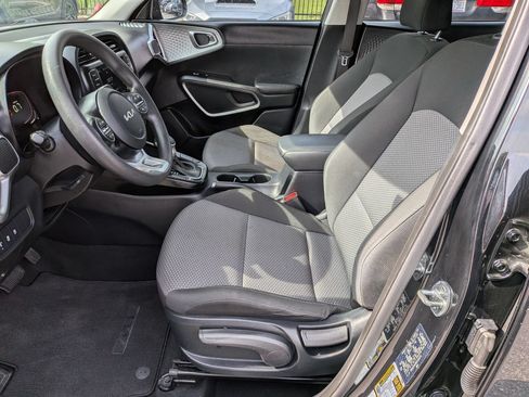 Used 2024 Kia Soul LX w/ Option Group 015 FWD image 14