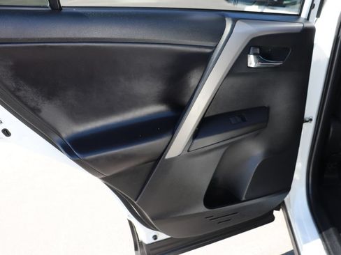 Used 2018 Toyota RAV4 XLE FWD image 13