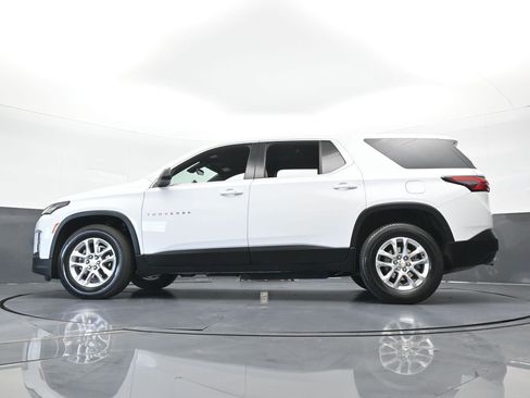 Used 2022 Chevrolet Traverse LS image 59