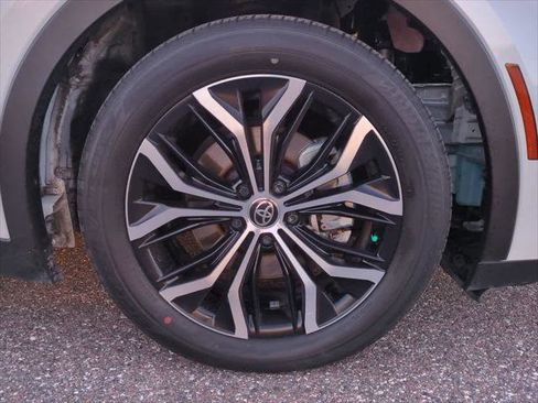 Certified 2023 Toyota Crown XLE image 11