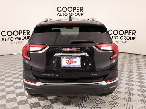 Used 2024 GMC Terrain SLT image 20