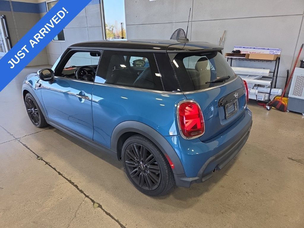 Used 2022 MINI Cooper 2-Door Hardtop FWD image 4