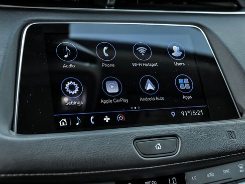 Used 2019 Cadillac XT4 Luxury w/ Cold Weather Package FWD image 32