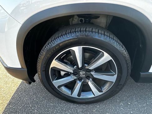 Used 2023 Honda Pilot Touring image 11