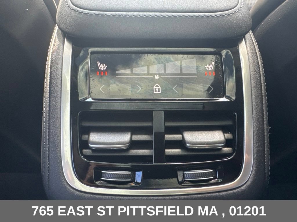 Used 2025 Volvo XC90 B6 Ultra w/ Protection Package Premier AWD/4WD image 12