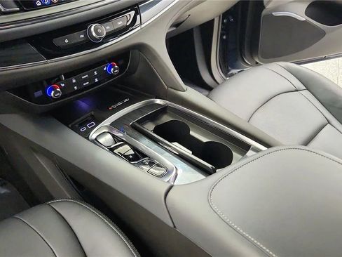 Used 2023 Buick Enclave Essence image 30