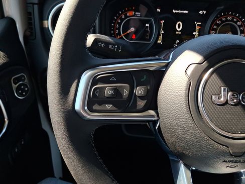 Used 2026 Jeep Wrangler Sahara image 19