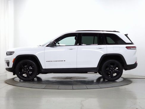 Used 2024 Jeep Grand Cherokee Limited w/ Luxury Tech Group II image 5