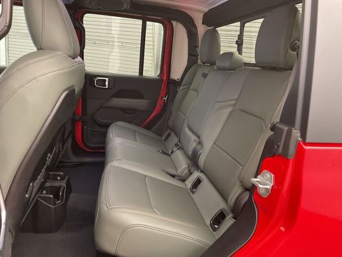 New 2025 Jeep Gladiator Mojave w/ Safety Group image 16