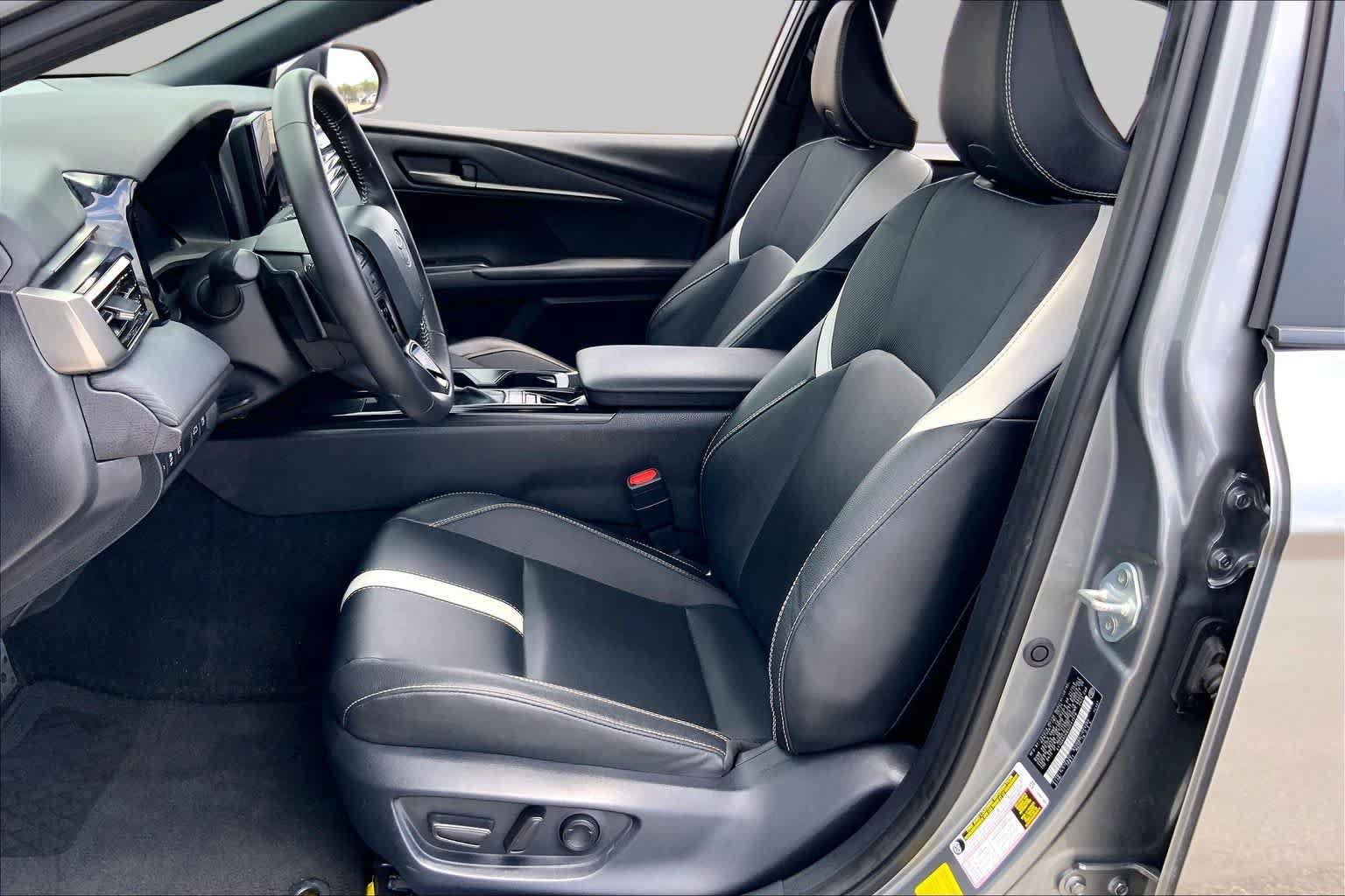 Certified 2025 Toyota Camry SE FWD image 8