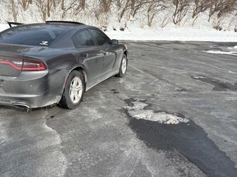 Used 2019 Dodge Charger SXT image 4