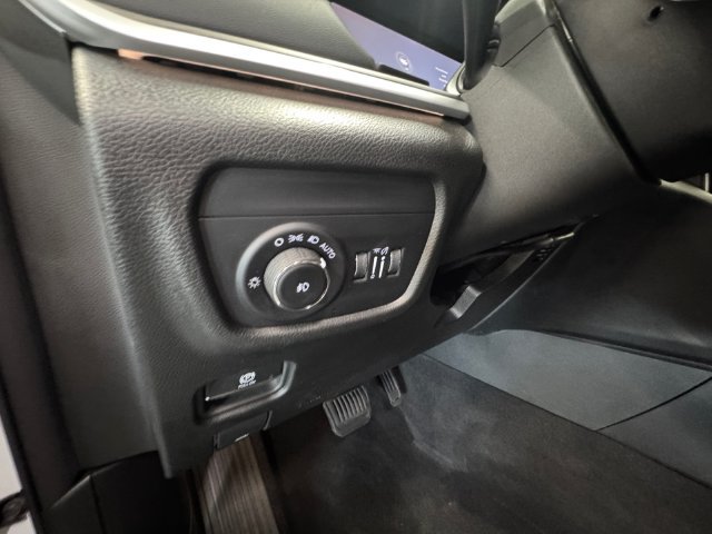 Used 2023 Jeep Grand Cherokee L Limited AWD/4WD image 22
