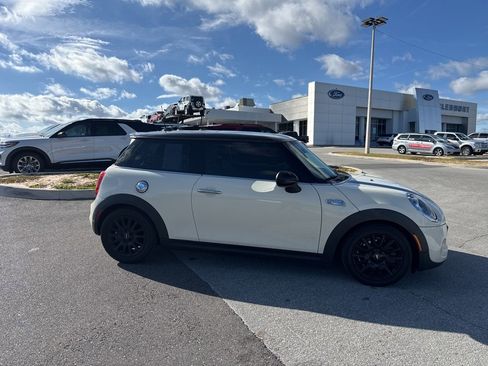 Used 2015 MINI Cooper S image 1
