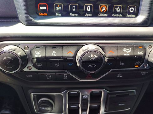 Used 2023 Jeep Gladiator Mojave w/ Cold Weather Group AWD/4WD image 25