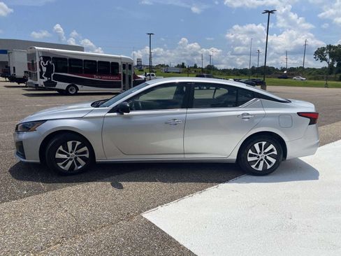 Used 2025 Nissan Altima 2.5 S FWD image 4