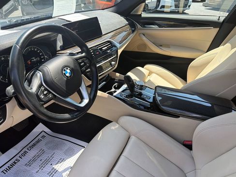 Used 2018 BMW 530e xDrive AWD/4WD image 9