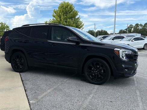 Used 2022 GMC Terrain SLT w/ Tech Package FWD image 4