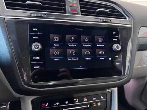 Used 2024 Volkswagen Tiguan SE R-Line image 18