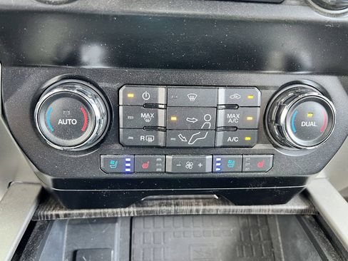Used 2021 Ford F250 Lariat w/ Lariat Ultimate Package AWD/4WD image 25