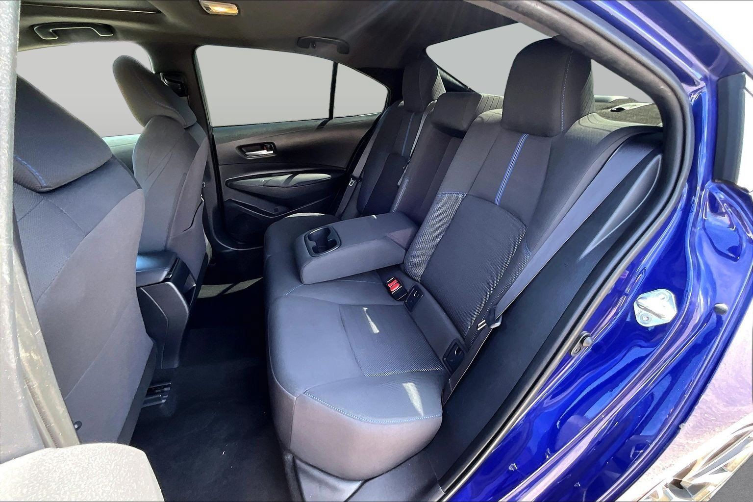 Used 2020 Toyota Corolla SE w/ SE Premium Package FWD image 25